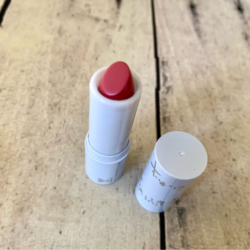 colour pop Lux Lipstick in Silly Snowman (Crème berry red) 3.5g Full Size.